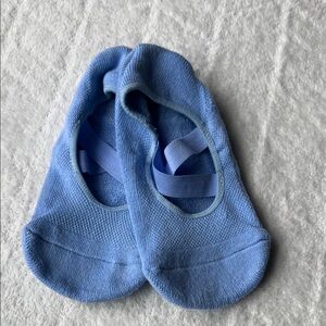 Tahari Gripped Socks